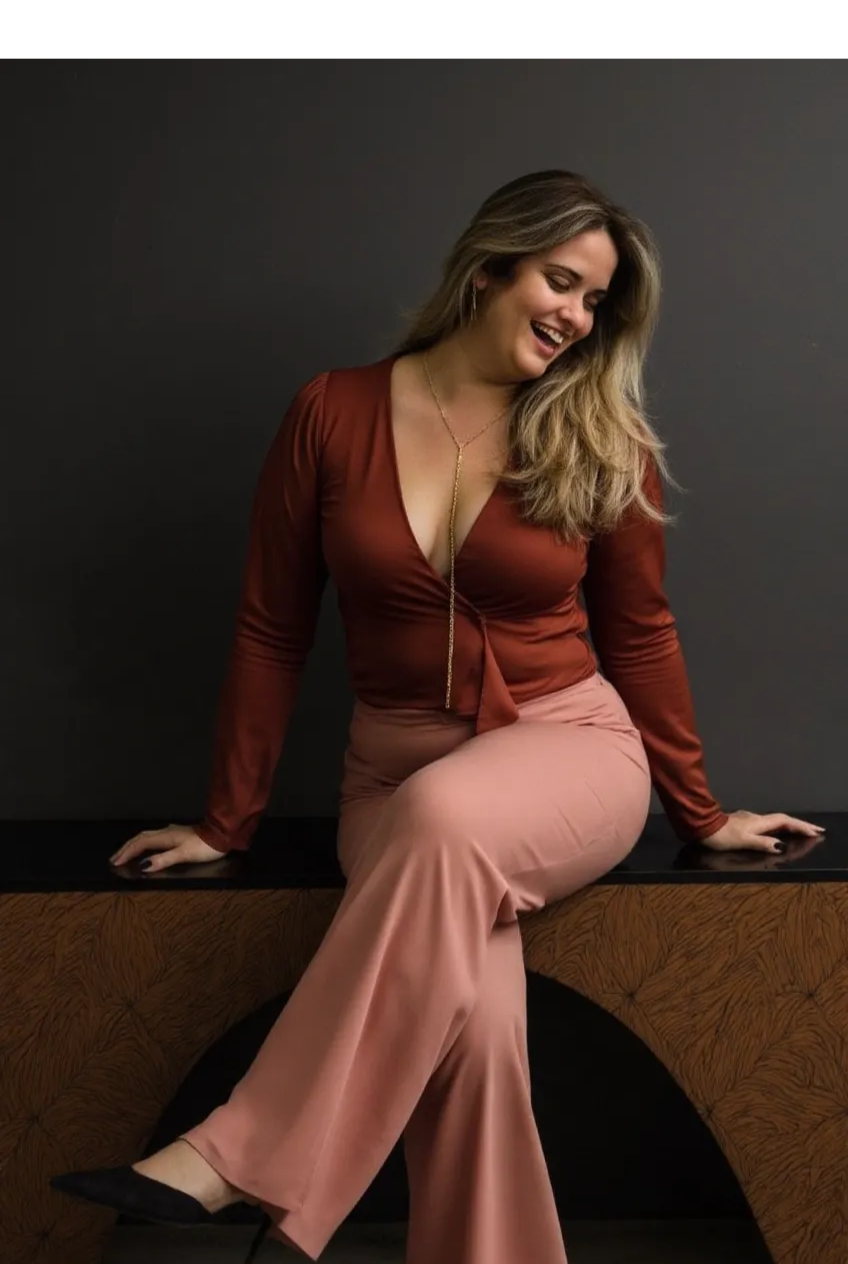 Naurys — woman in red, client portrait